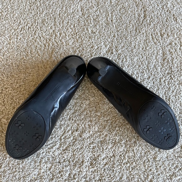 Naturalizer Michelle Pump. Black. Leather. Size 9. - Picture 2 of 4